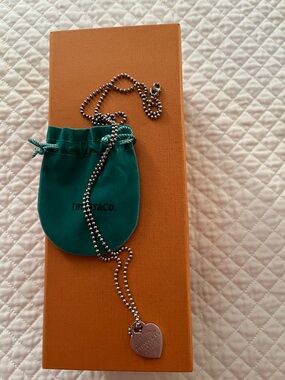 Tiffany & Co. Silver Heart Pendant Necklace with Teal Pouch